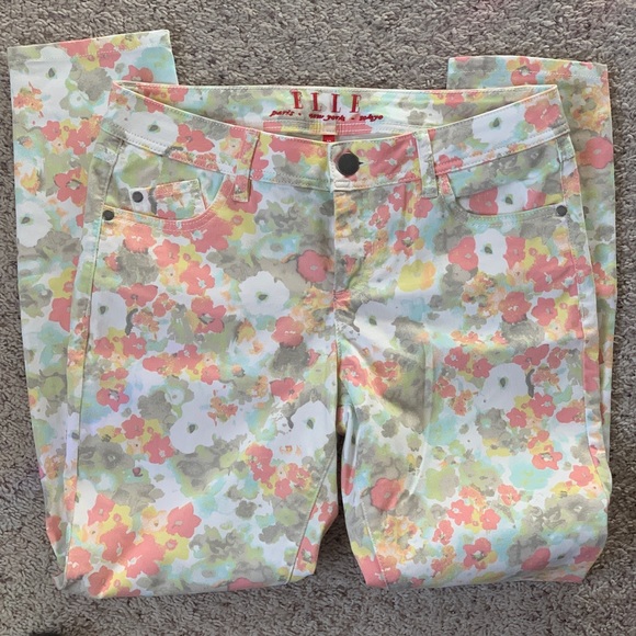 Elle Pants - Floral skinny ankle jeans - ELLE NWOT